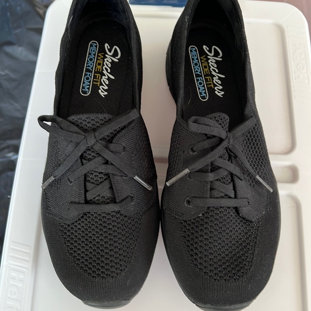 Sketchers, Never Worn black casual sneakers/ shoes, wide fit size 9, stretch fit